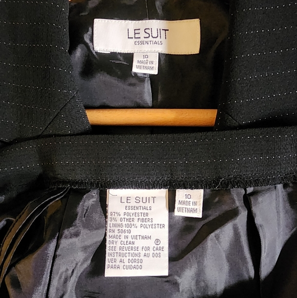 Le Suit 2 piece - Picture 2 of 2